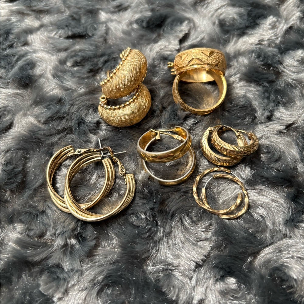 *SOLD* Assorted lot of earrings